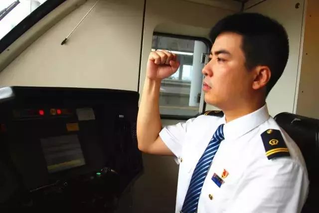 西安市職工大學帶你了解火車司機日常工作！